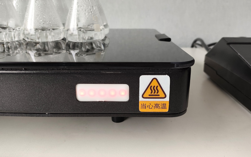 陶瓷電熱板為何能耐強酸強堿？從材質(zhì)特性到結構設計的解析